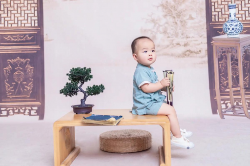 泰兴宝宝眼睛肿是什么原因